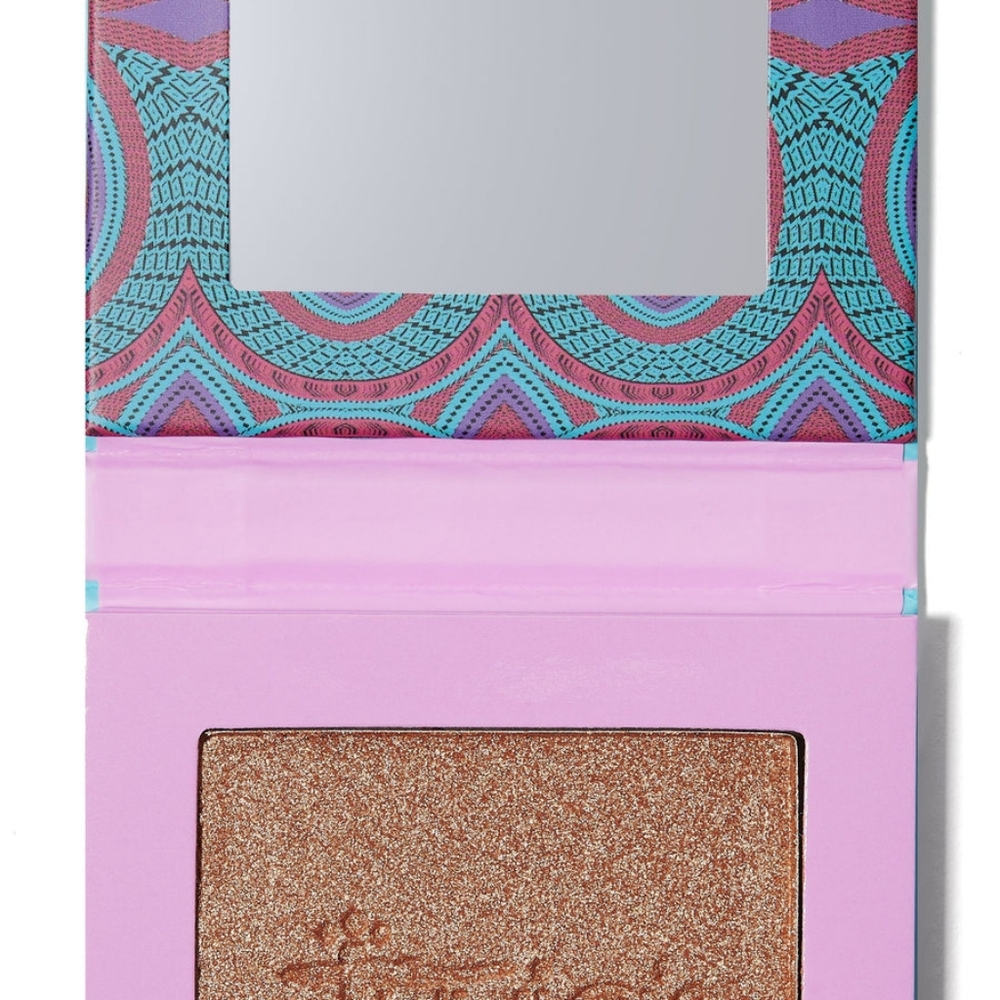 Assorted Makeup - Picture 12 of 16